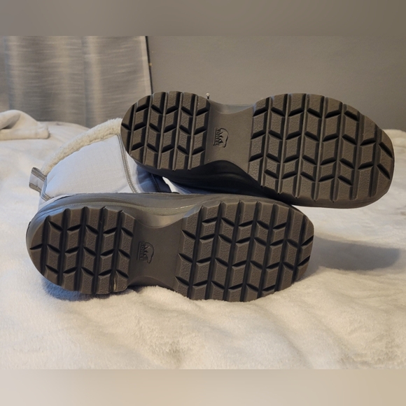 Sorel Women's Winter Boots in Gray and White 8.5 - Picture 4 of 7